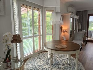 Wykusz z widokiem na ogród - shuttersy białe, lamele 63 mm, Gdańsk